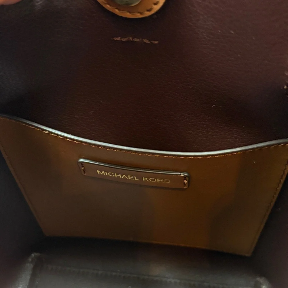 Michael Kors Emilia Small Bucket Bag Messenger Leather Luggage - Picture 16 of 16